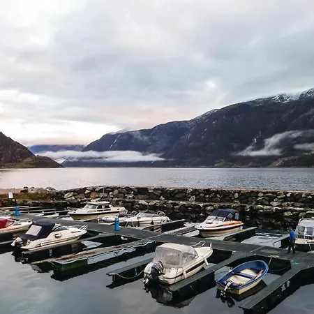 Gorgeous In Vallavik With Wifi Vangsbygd